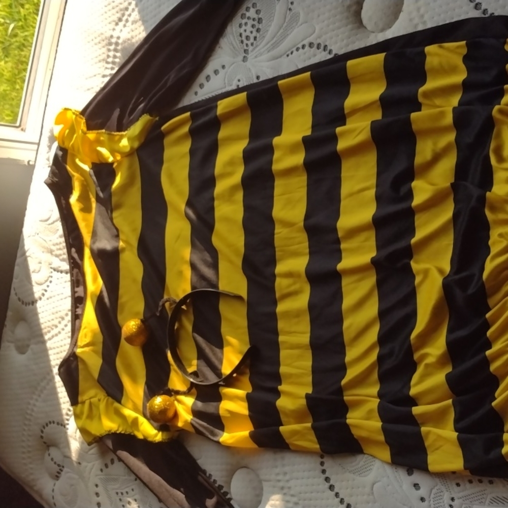 Bee shirt